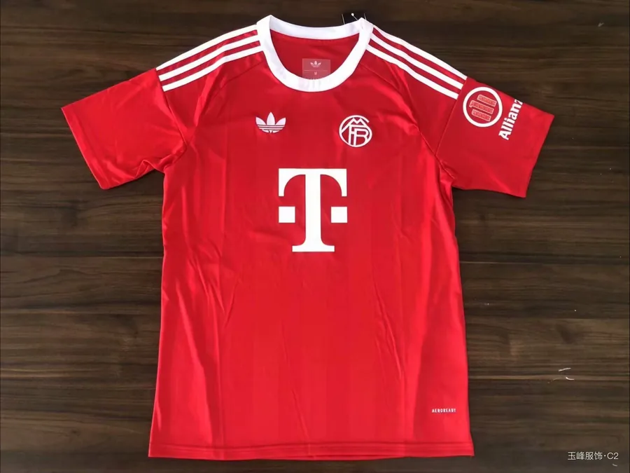 25/26The goalkeeper of Bayern Munich is redS-2XL — photo 2