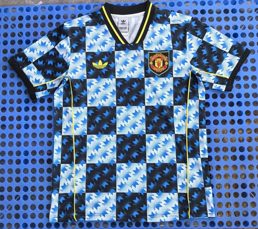 2025 Man U  Retro T-shirt with Check Pattern, S-XXL