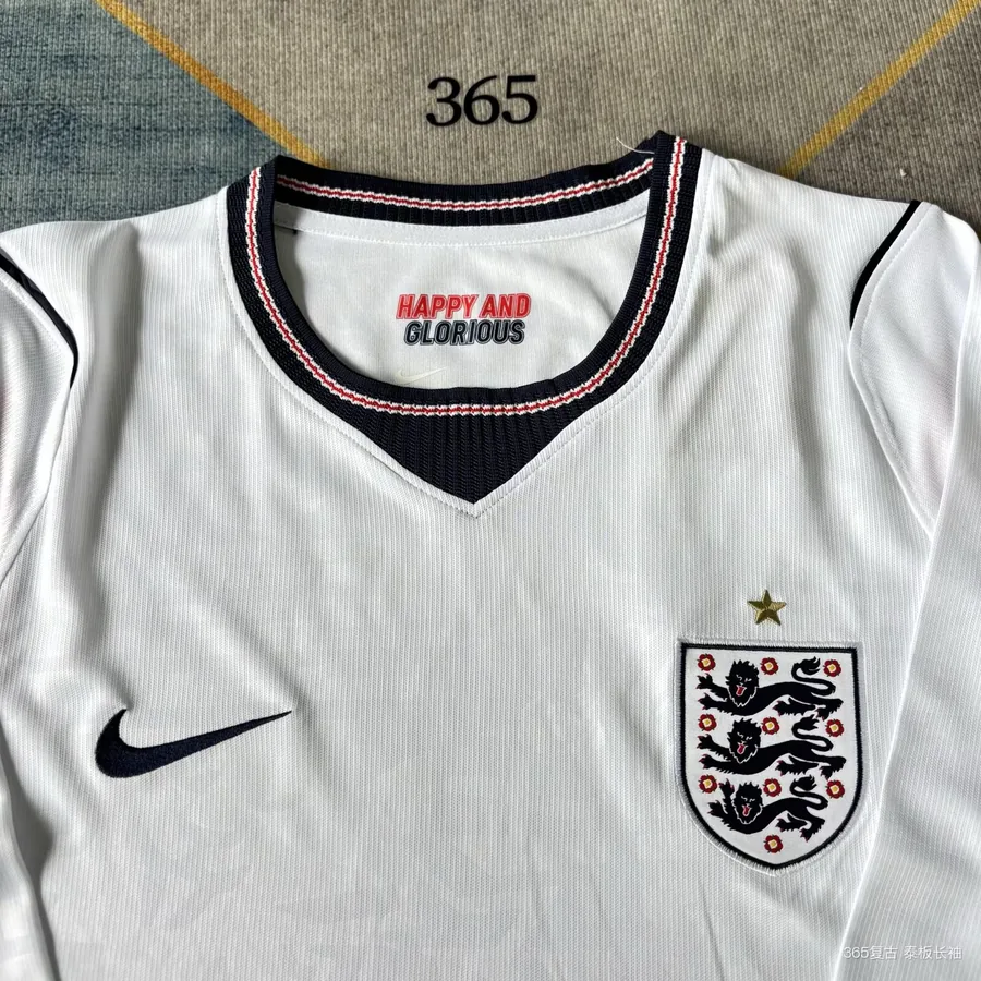2026 England Long Sleeve Soccer Jersey Home — photo 2